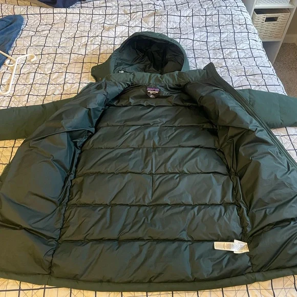 Patagonia Women's Deep Green Puffer Coat - Picture 3 of 4